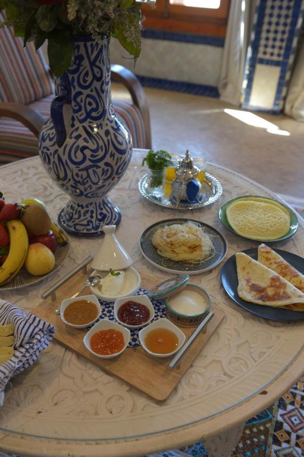 Riad Tanja By Chef Moha Tanger Buitenkant foto