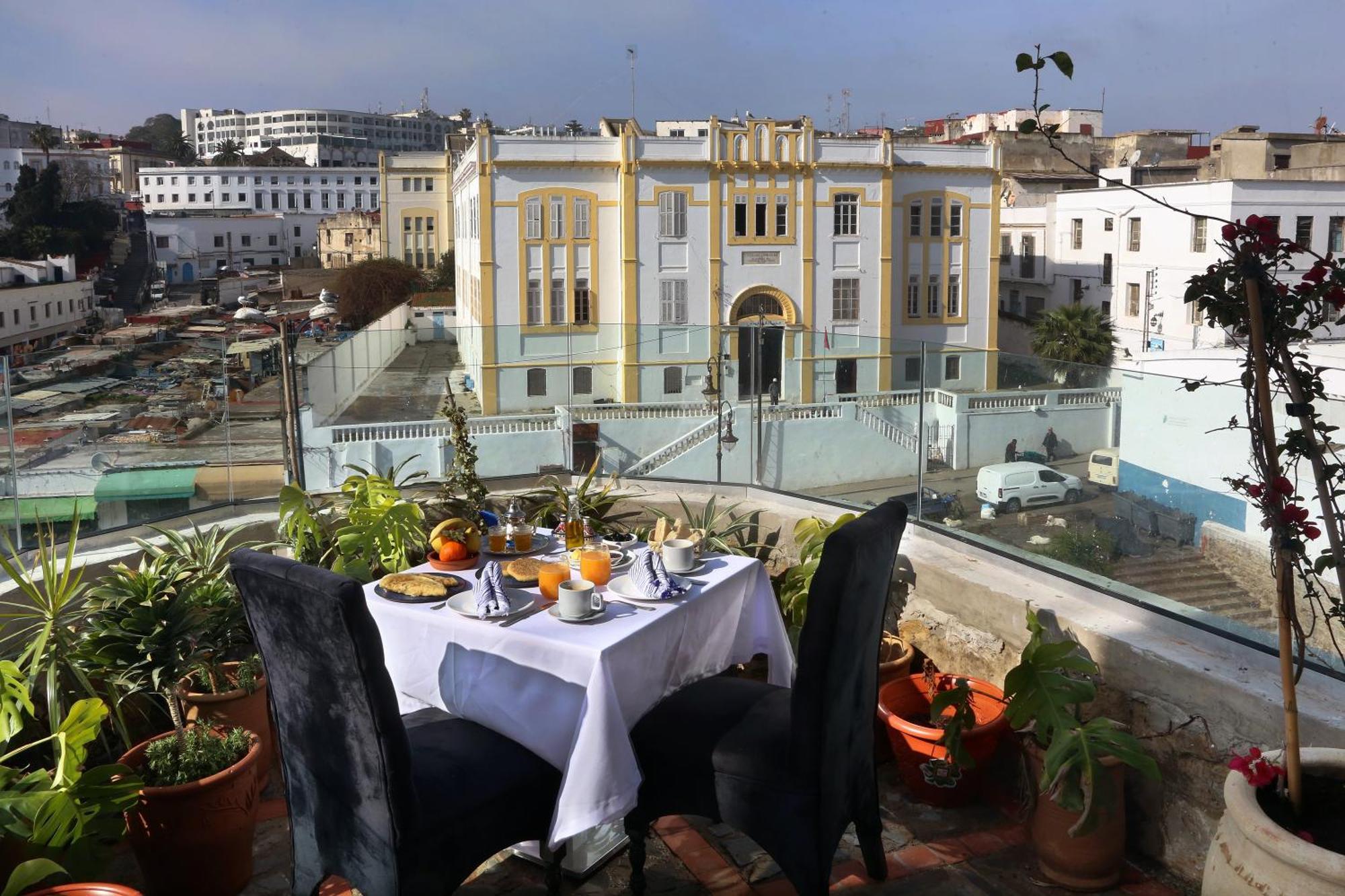 Riad Tanja By Chef Moha Tanger Buitenkant foto