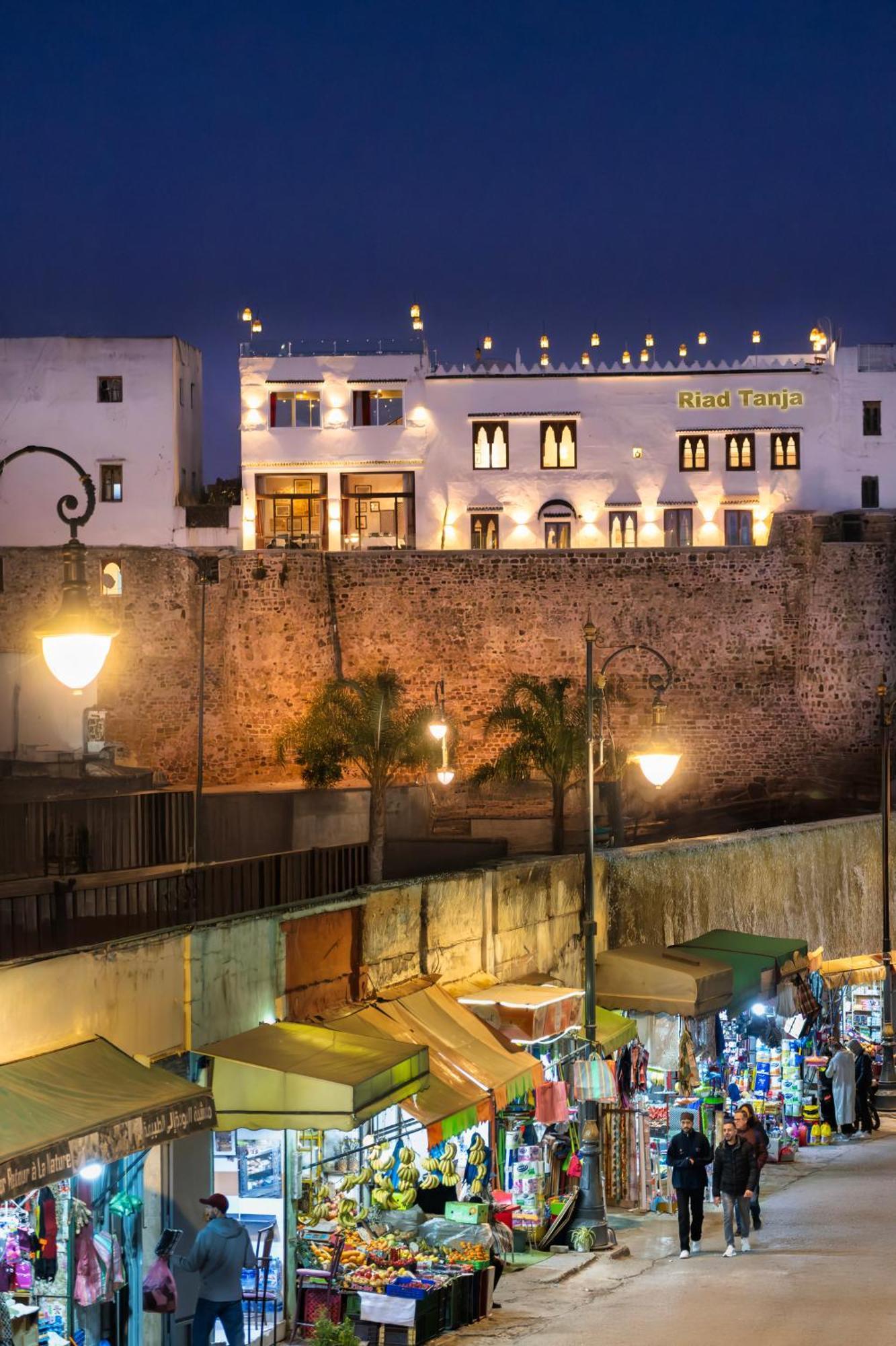 Riad Tanja By Chef Moha Tanger Buitenkant foto