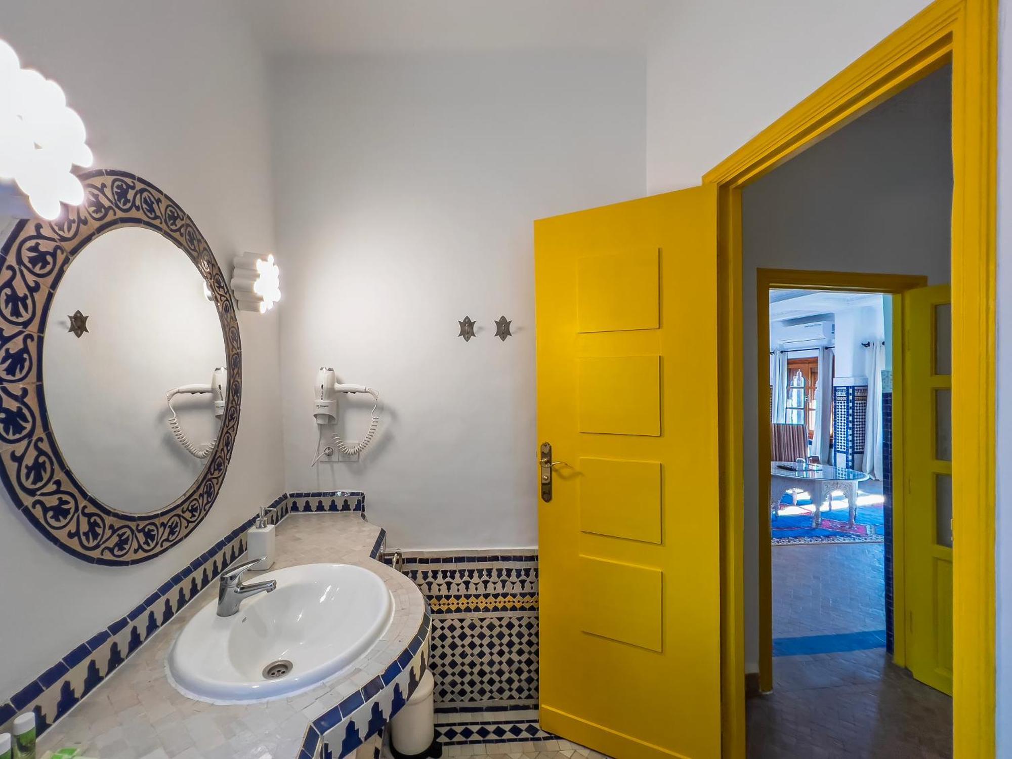 Riad Tanja By Chef Moha Tanger Buitenkant foto