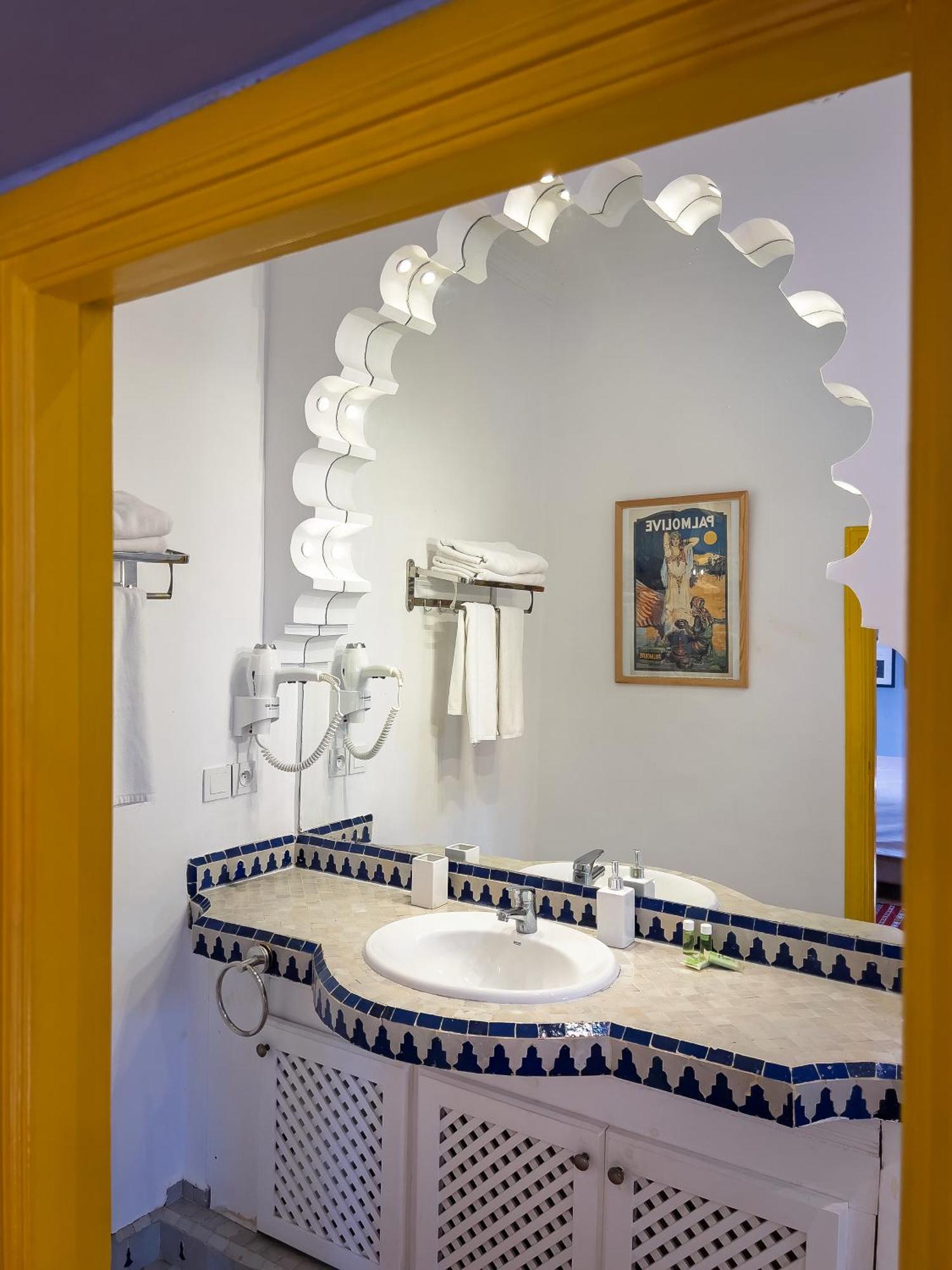 Riad Tanja By Chef Moha Tanger Buitenkant foto